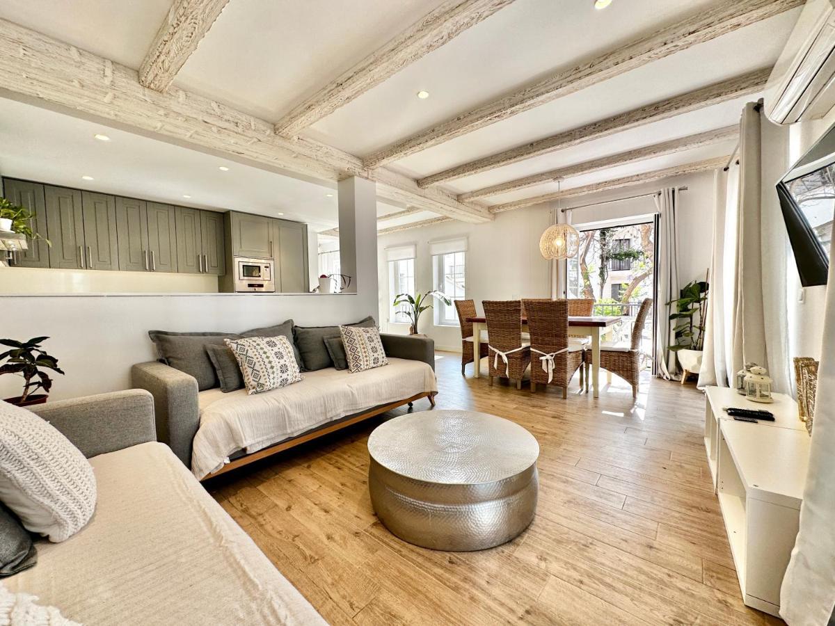 Apartment Old Town Modern Flat, 4 Minutes From - Eaw Homes *
