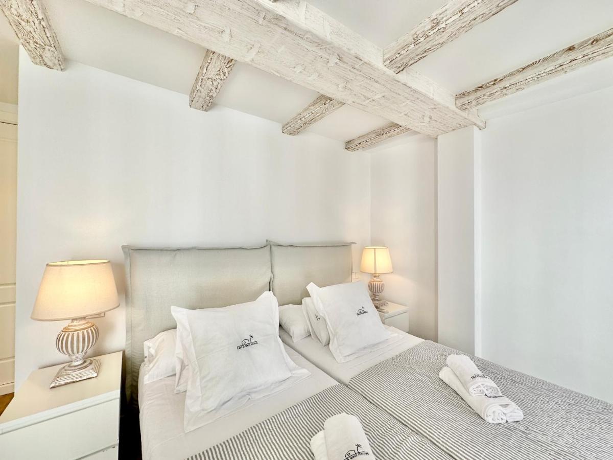 Old Town Modern Flat, 4 Minutes From - Eaw Homes